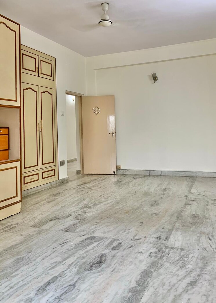 Room, west marredpally 3 Bedroom 1950 Sq.Ft. Apartment In West Marredpally Hyderabad 9061078