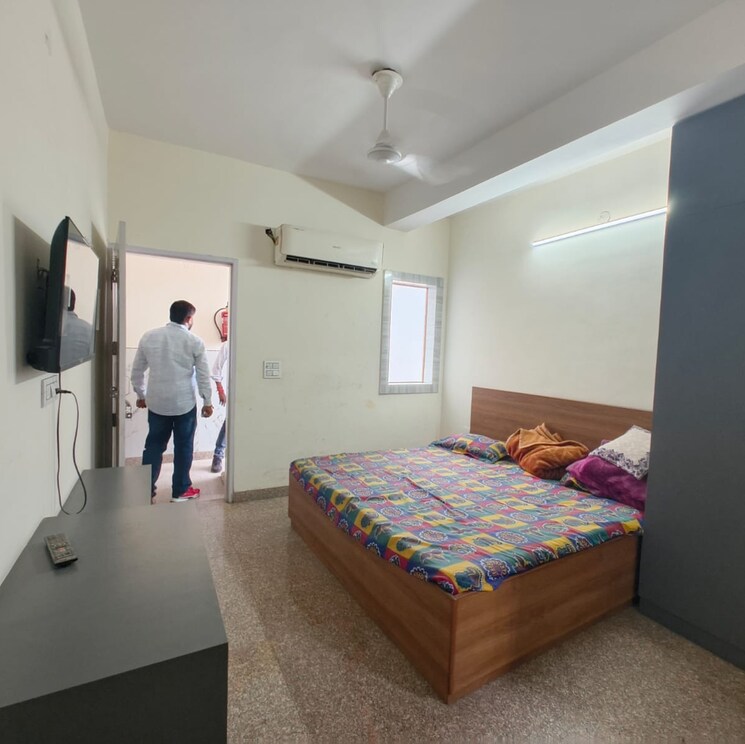 Bedroom, sgm nagar 5 Bedroom 250 Sq.Yd. Builder Floor In Sgm Nagar Faridabad 9061246