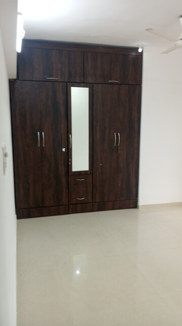 Room in 3 BHK Apartment at Cosmos Jewels, Ghodbunder Road – for Rent