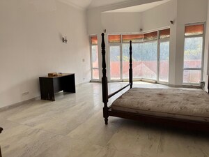 Room in 5 BHK Villa at Chattarpur – for Sale