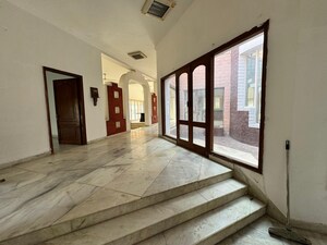 Room in 5 BHK Villa at Chattarpur – for Sale