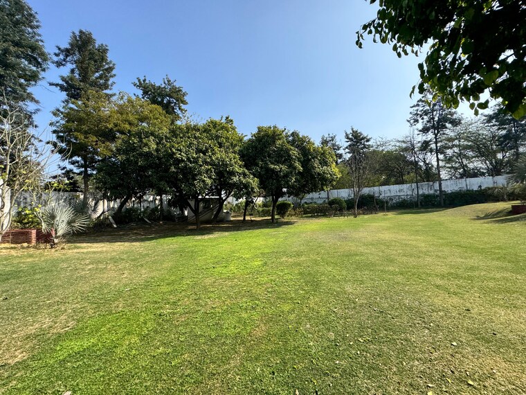 Garden, chattarpur 5 Bedroom 10000 Sq.Ft. Villa In Chattarpur Delhi 9061280