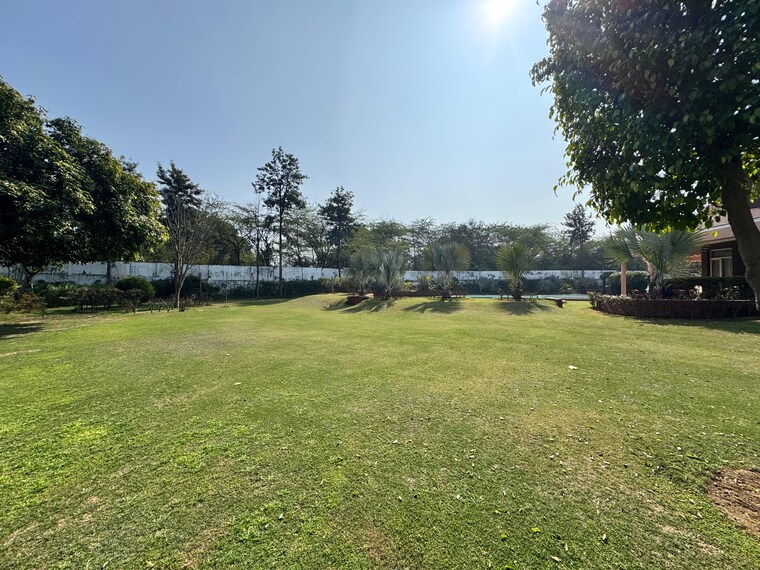 Garden, chattarpur 5 Bedroom 10000 Sq.Ft. Villa In Chattarpur Delhi 9061280