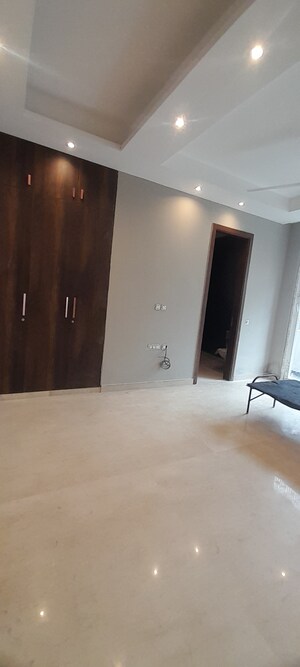 Room in 3 BHK Builder Floor at Chittaranjan Park – for Sale