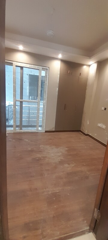 Room in 3 BHK Builder Floor at Chittaranjan Park – for Sale