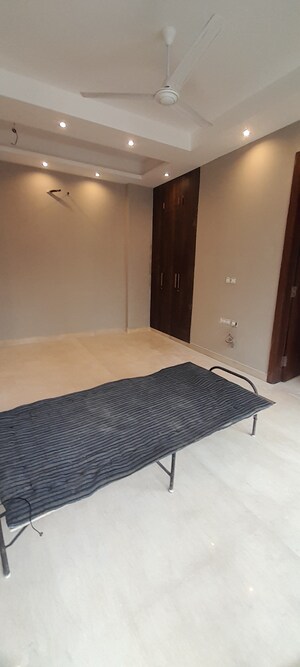 Room in 3 BHK Builder Floor at Chittaranjan Park – for Sale