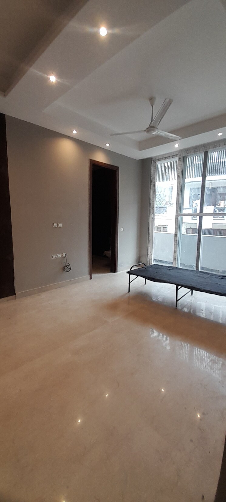 Room, chittaranjan park 3 Bedroom 210 Sq.Yd. Builder Floor In Chittaranjan Park Delhi 9061270