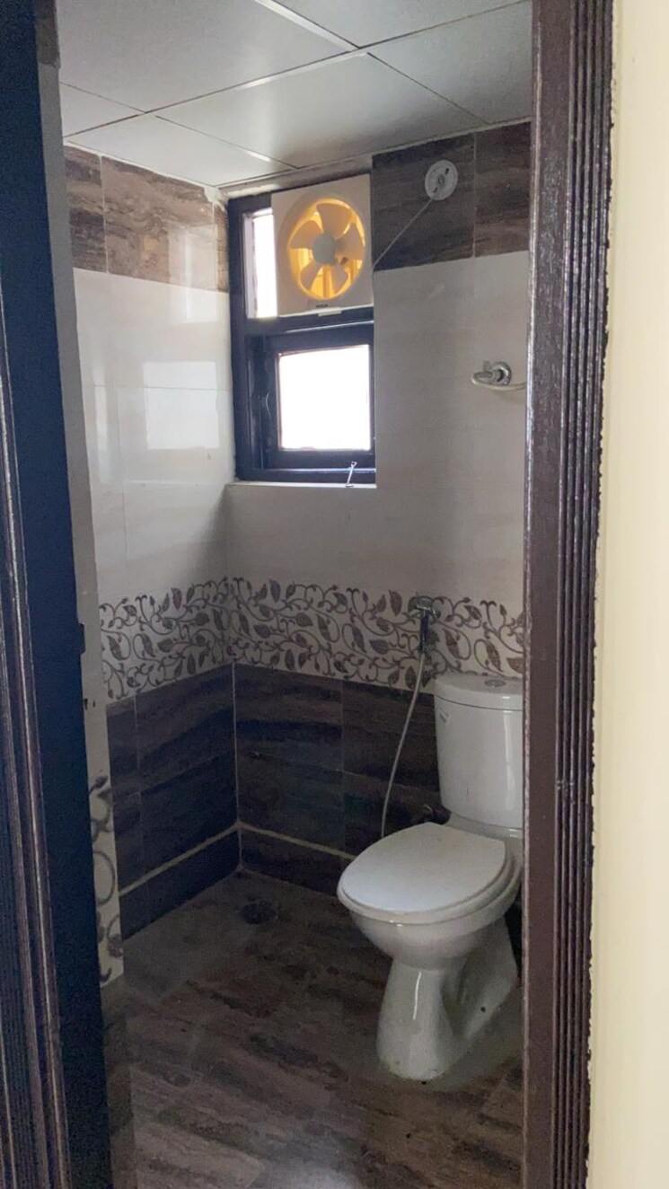 Bathroom, vasu-fortune-residency 3 Bedroom 1350 Sq.Ft. Apartment In Raj Nagar Extension Ghaziabad 9061135