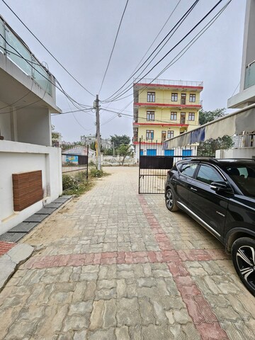 3 BHK Villa – Exterior View View at Arjunganj - for Rent
