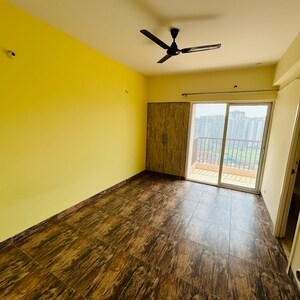 Room in 3.5 BHK Apartment at SKA Greenarch, Panchsheel Green – for Sale