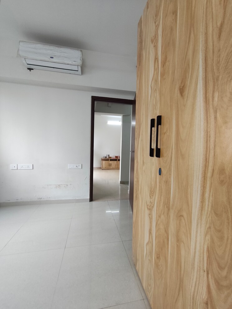 Room, omkar-signet 1 Bedroom 333 Sq.Ft. Apartment In Malad East Mumbai 9061299