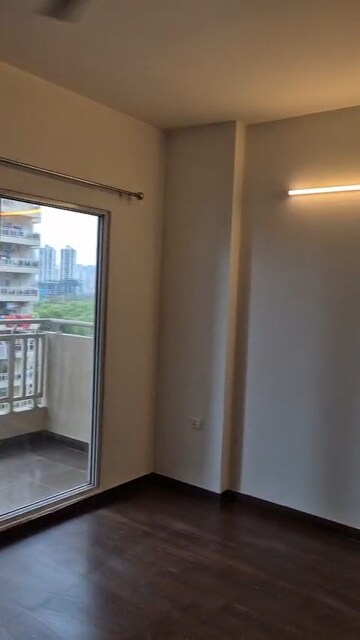 Room in 3 BHK Apartment at Elite Golf Green, Sector 79 – for Rent