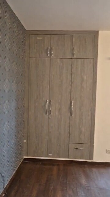 Furnished Amenities in 3 BHK Apartment at Elite Golf Green, Sector 79 – for Rent