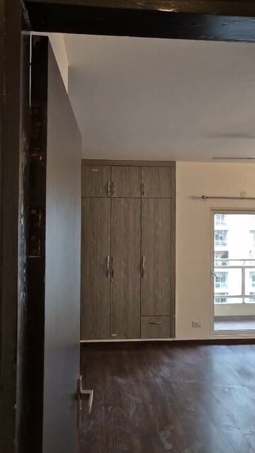 Furnished Amenities in 3 BHK Apartment at Elite Golf Green, Sector 79 – for Rent