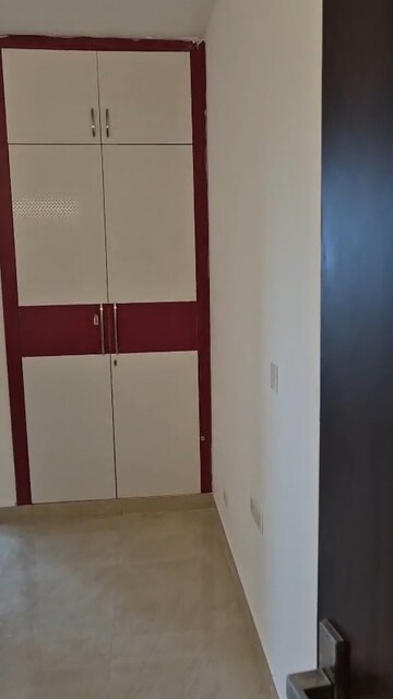 Furnished Amenities in 3 BHK Apartment at Elite Golf Green, Sector 79 – for Rent