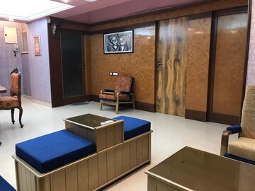 Bedroom in 2 BHK Apartment at Lokhandwala Complex, Andheri West – for Rent