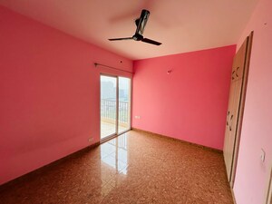 Room in 3.5 BHK Apartment at SKA Greenarch, Panchsheel Green – for Sale