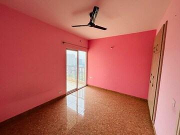Room in 3.5 BHK Apartment at SKA Greenarch, Panchsheel Green – for Sale