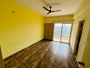 Room in 3.5 BHK Apartment at SKA Greenarch, Panchsheel Green – for Sale