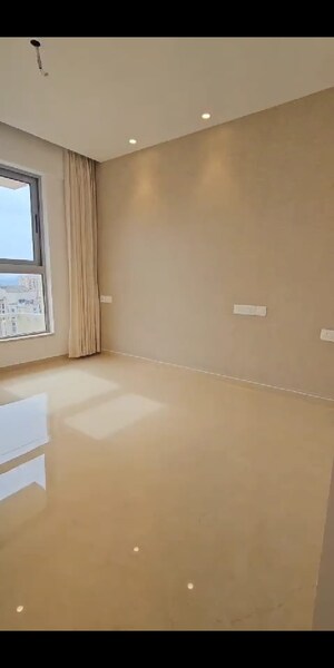 Room in 3 BHK Apartment at Hiranandani Highland, Powai – for Sale