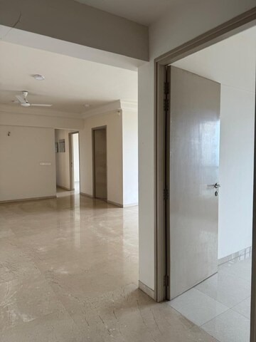 Room in 2 BHK Apartment at Hiranandani Fortune City, New Panvel – for Rent