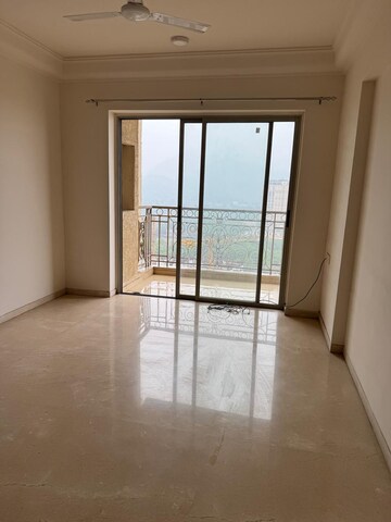 Room in 2 BHK Apartment at Hiranandani Fortune City, New Panvel – for Rent