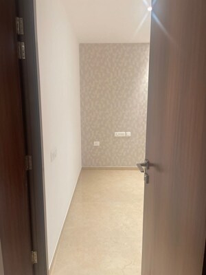 Room in 2 BHK Apartment at Hiranandani Highland, Powai – for Sale