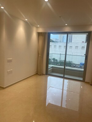 Room in 2 BHK Apartment at Hiranandani Highland, Powai – for Sale