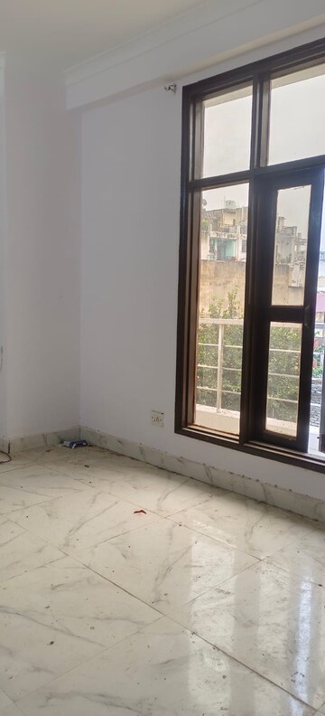 Room in 1 BHK Builder Floor at Neb Sarai – for Rent