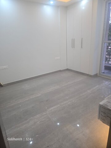 Room in 3 BHK Builder Floor at Chittaranjan Park – for Sale