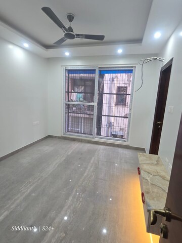 Room in 3 BHK Builder Floor at Chittaranjan Park – for Sale