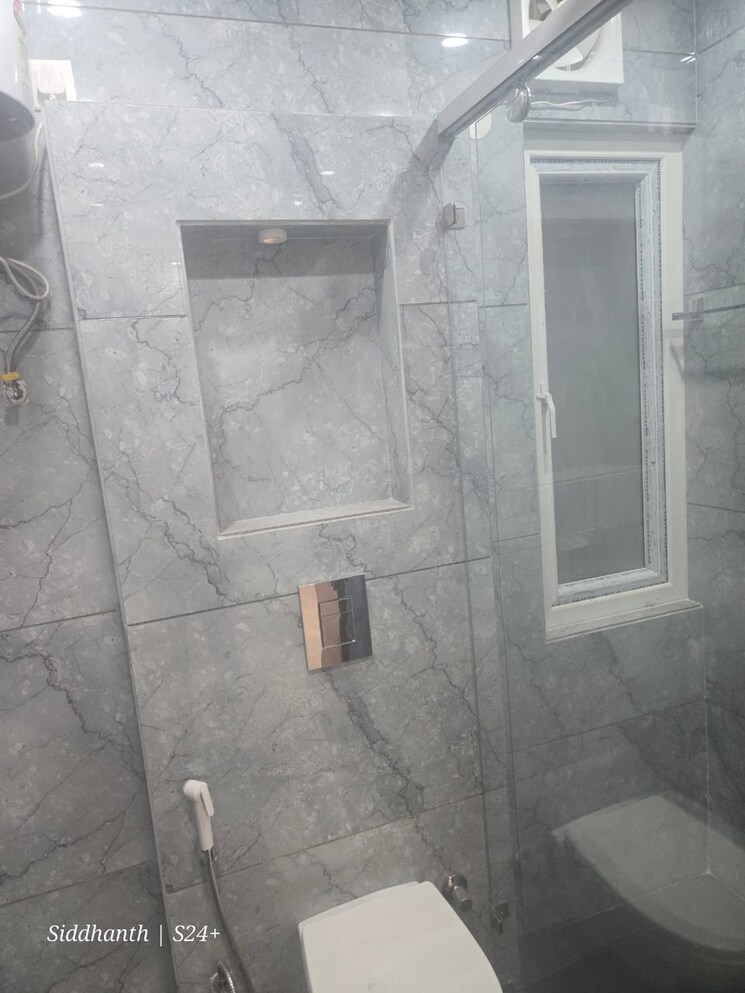 Bathroom, chittaranjan park 3 Bedroom 160 Sq.Yd. Builder Floor In Chittaranjan Park Delhi 9061355