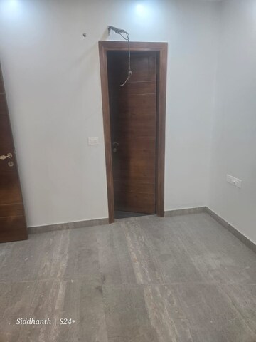 Room in 3 BHK Builder Floor at Chittaranjan Park – for Sale