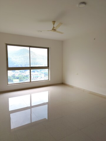 Room in 3 BHK Apartment at Hiranandani Fortune City, New Panvel – for Rent