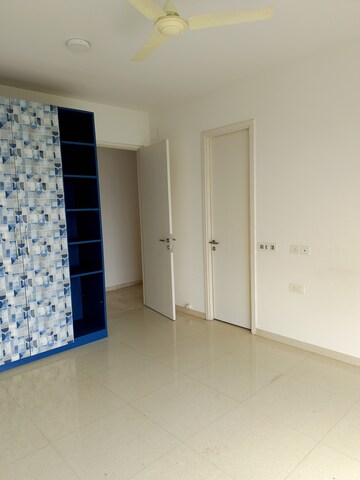 Room in 3 BHK Apartment at Hiranandani Fortune City, New Panvel – for Rent