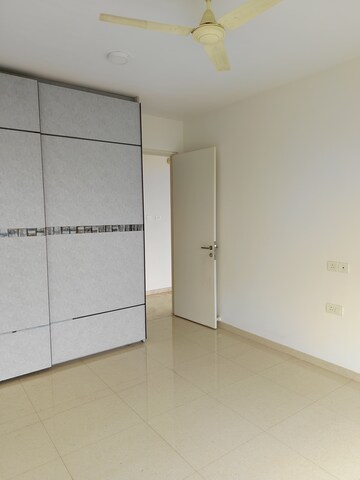 Room in 3 BHK Apartment at Hiranandani Fortune City, New Panvel – for Rent
