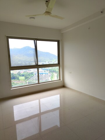 Room in 3 BHK Apartment at Hiranandani Fortune City, New Panvel – for Rent