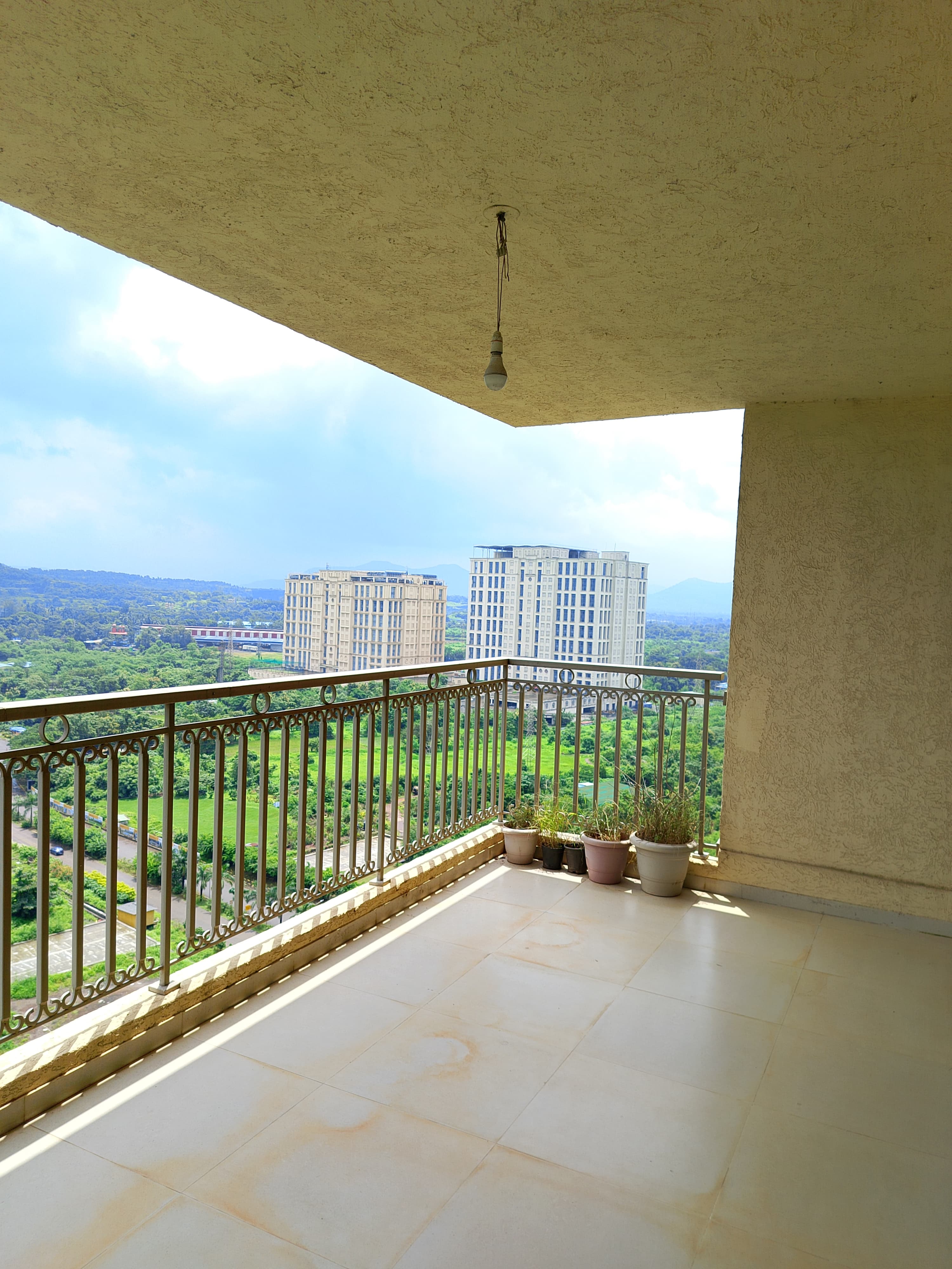 3 BHK Apartment For Rent in Hiranandani Fortune City