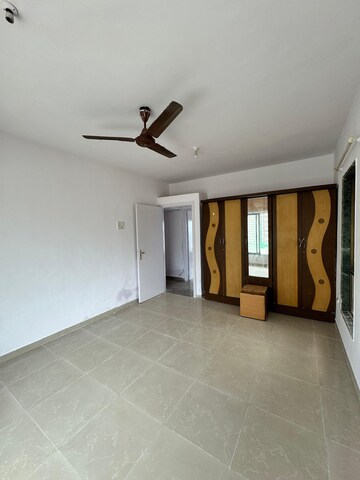 Room in 3 BHK Apartment at Maharaja Retreat CHS, Goregaon East – for Rent