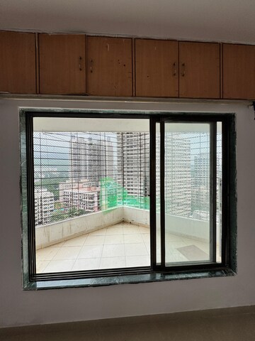 Room in 3 BHK Apartment at Maharaja Retreat CHS, Goregaon East – for Rent