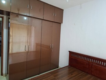 Room in 2 BHK Apartment at Pride Park Royale, Andheri East – for Rent