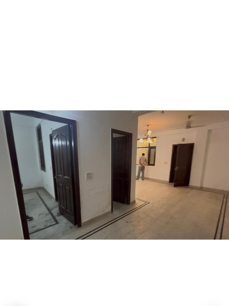 Room, freedom fighters enclave 3 Bedroom 1800 Sq.Ft. Builder Floor In Freedom Fighters Enclave Delhi 9061519