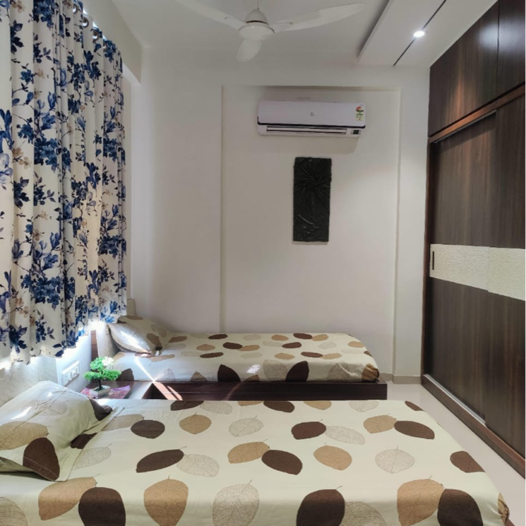 Room, vaishnodevi circle 4 Bedroom 3100 Sq.Ft. Apartment In Vaishnodevi Circle Ahmedabad 9061491