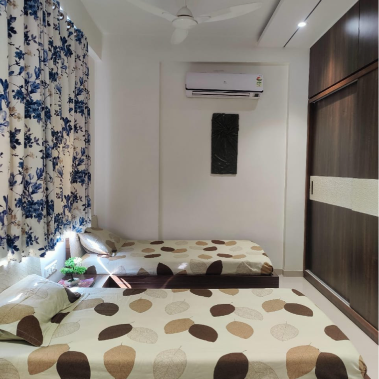 Room, vaishnodevi circle 4 Bedroom 3100 Sq.Ft. Apartment In Vaishnodevi Circle Ahmedabad 9061491