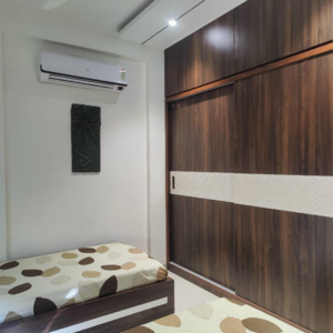 Room in 4 BHK Apartment at Vaishnodevi Circle – for Sale