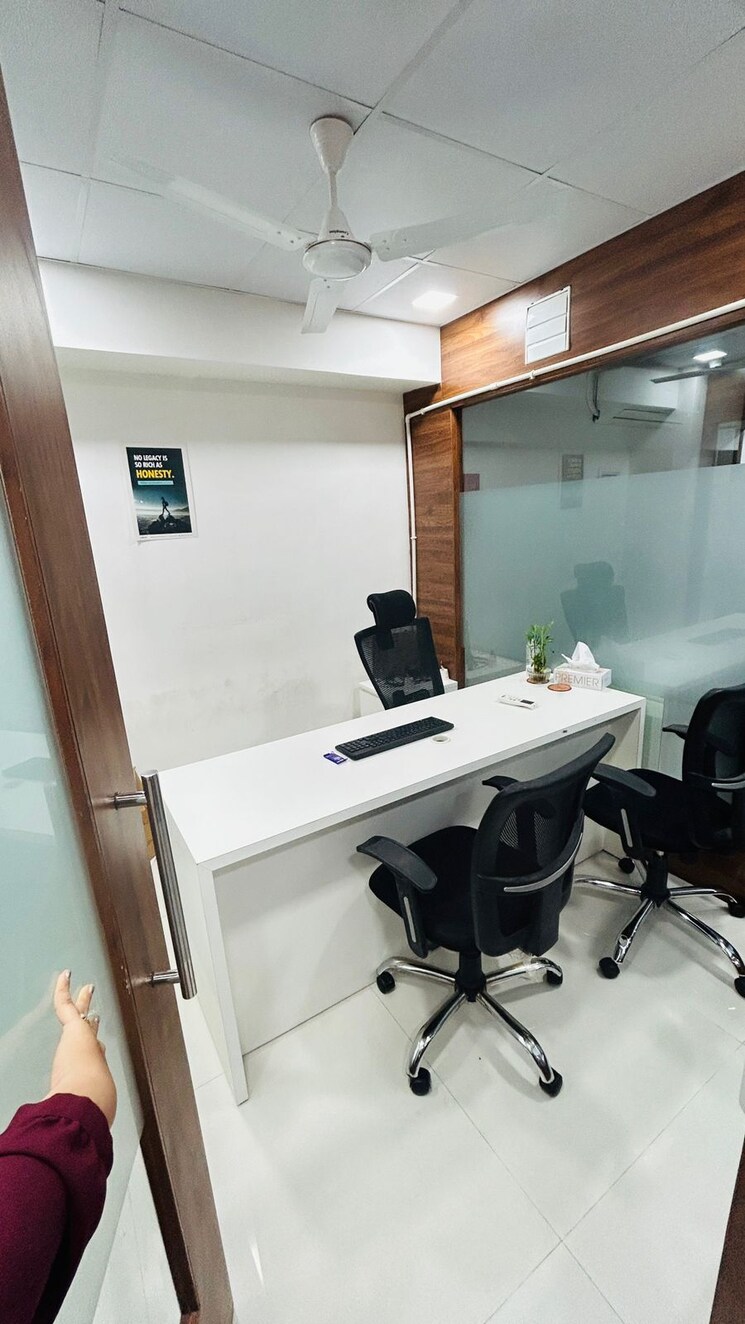 Team Area, iscon-emporio Commercial Office Space 4650 Sq.Ft. In Jodhpur Ahmedabad 9061489