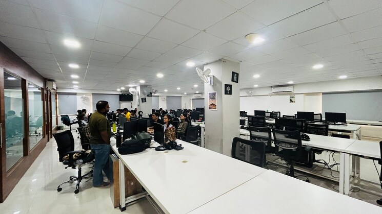 Team Area, iscon-emporio Commercial Office Space 4650 Sq.Ft. In Jodhpur Ahmedabad 9061489