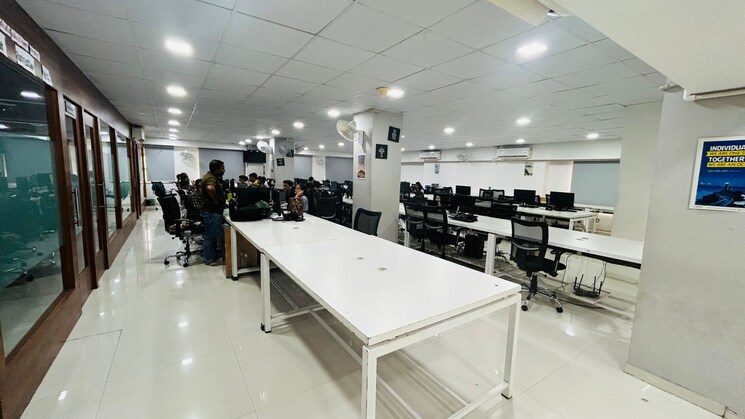 Team Area, iscon-emporio Commercial Office Space 4650 Sq.Ft. In Jodhpur Ahmedabad 9061489