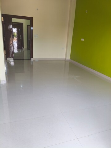 Room in 2 BHK Apartment at Wave City, Wave City – for Rent