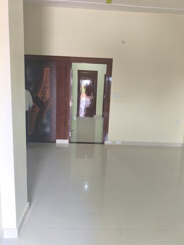 Room in 2 BHK Apartment at Wave City, Wave City – for Rent